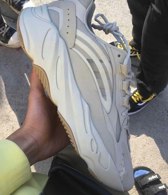 Hat der nächste adidas Yeezy Boost 700 V2 ein transparentes Upper?