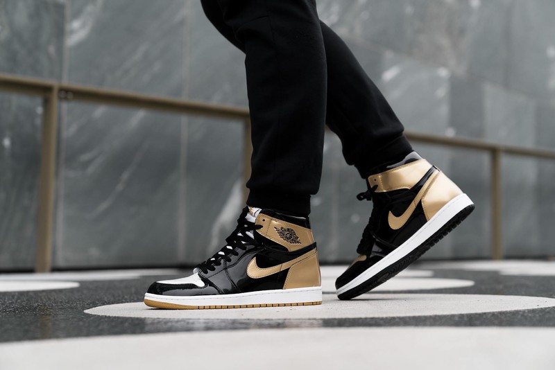 Air Jordan 1 High OG Gold Top 3 | 861428-001