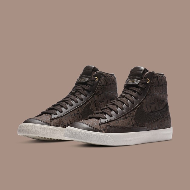 Der Nike Blazer Mid ’77 „Velvet Brown“ hat hochwertige Materialien und goldene Details