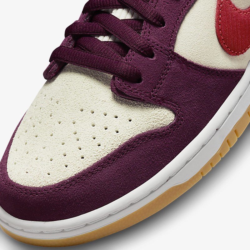 Skate Like A Girl x Nike SB Dunk Low | DX4589-600