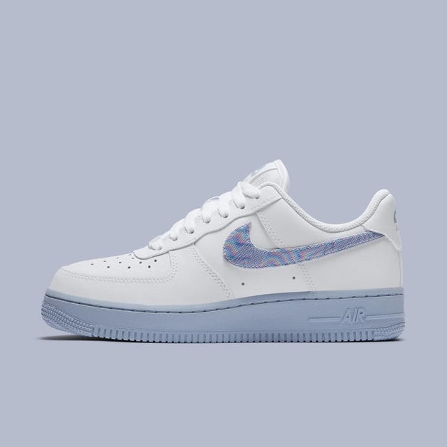 Nike Air Force 1 „Hydrogen Blue“ mit psychedelischen Swooshes