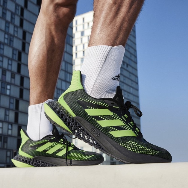 Neuer adidas 4DFWD Pulse in „Signal Green“ und „Pink“ für den Sommer