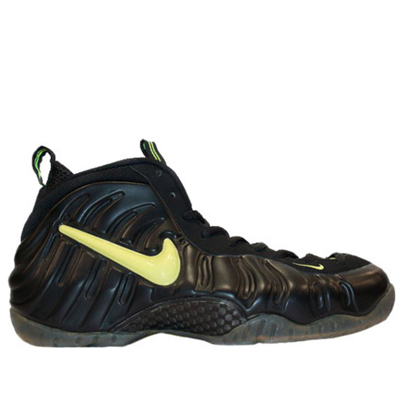 Black and yellow clearance foamposite