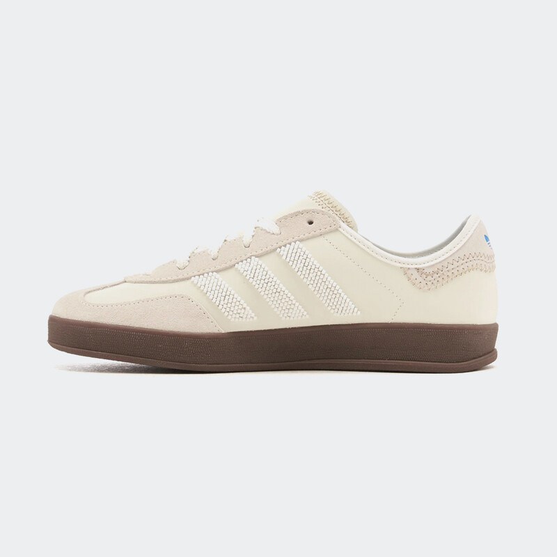 Adidas off white gazelle hotsell