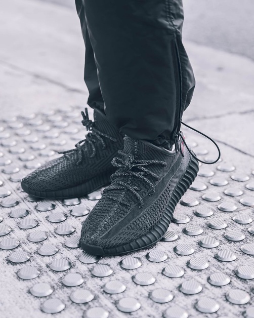 Re-Release of adidas Boost 350 V2 "Black" on Friday
