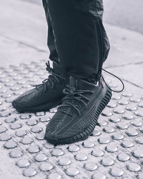 Re-Release of the adidas Yeezy Boost 350 V2 