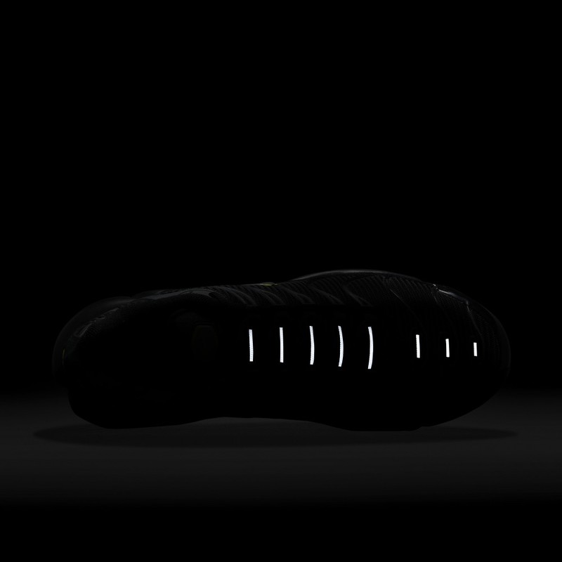 Nike Air Max Plus "Black Volt" | FQ2381-001