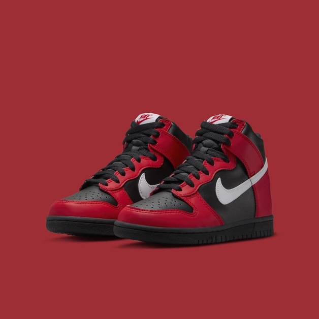 Deswegen erinnert diesen Nike Dunk High an Deadpool