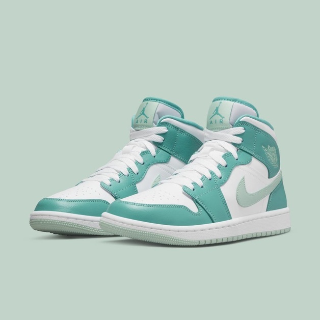 Air Jordan 1 Mid Appears in Soothing Shades of Green