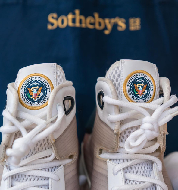 Sotheby's versteigert die Nike Hyperdunk PEs von Barack Obama