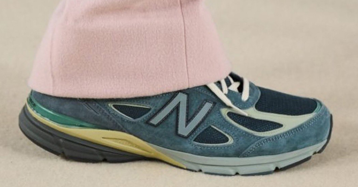 Teaser: Auralee x New Balance 990v4