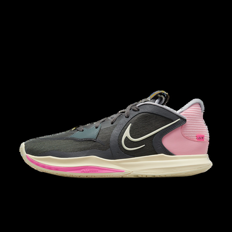 Kyrie low 4 on sale pink