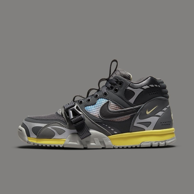 Nike fügt der Air Trainer 1 Utility-Reihe einen „Dark Smoke Grey“ hinzu