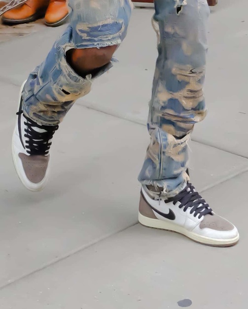 Travis Scott Shows an Air Jordan 1 High "Reverse"