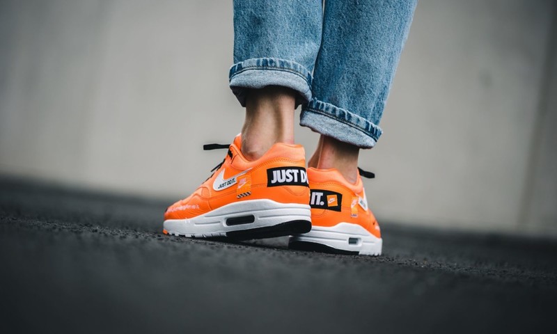 NIKE AIR MAX 1 LX JUST DO IT TOTAL ORANGE/WHITE-BLACK 917691-800