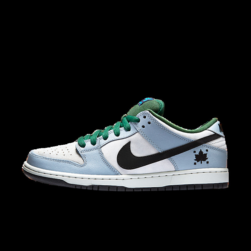 nike sb dunk maple leaf