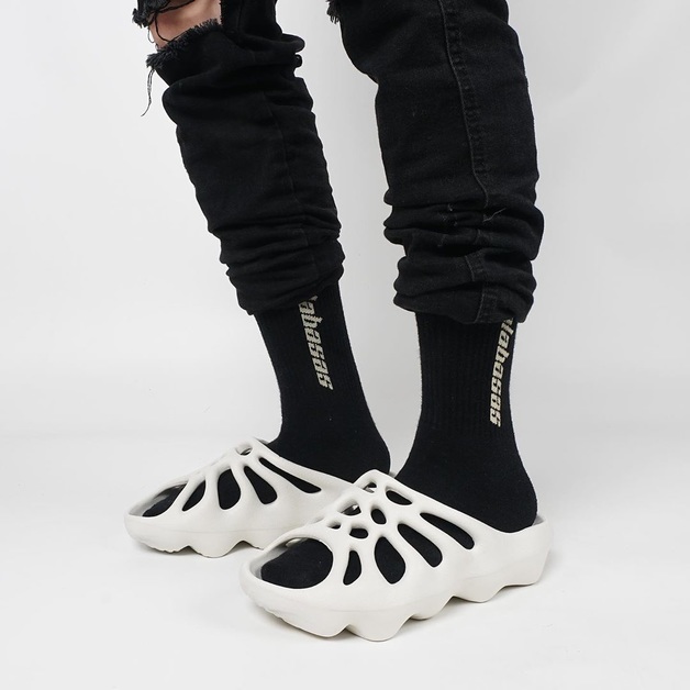 Neue adidas Yeezy Slide-Silhouette entdeckt