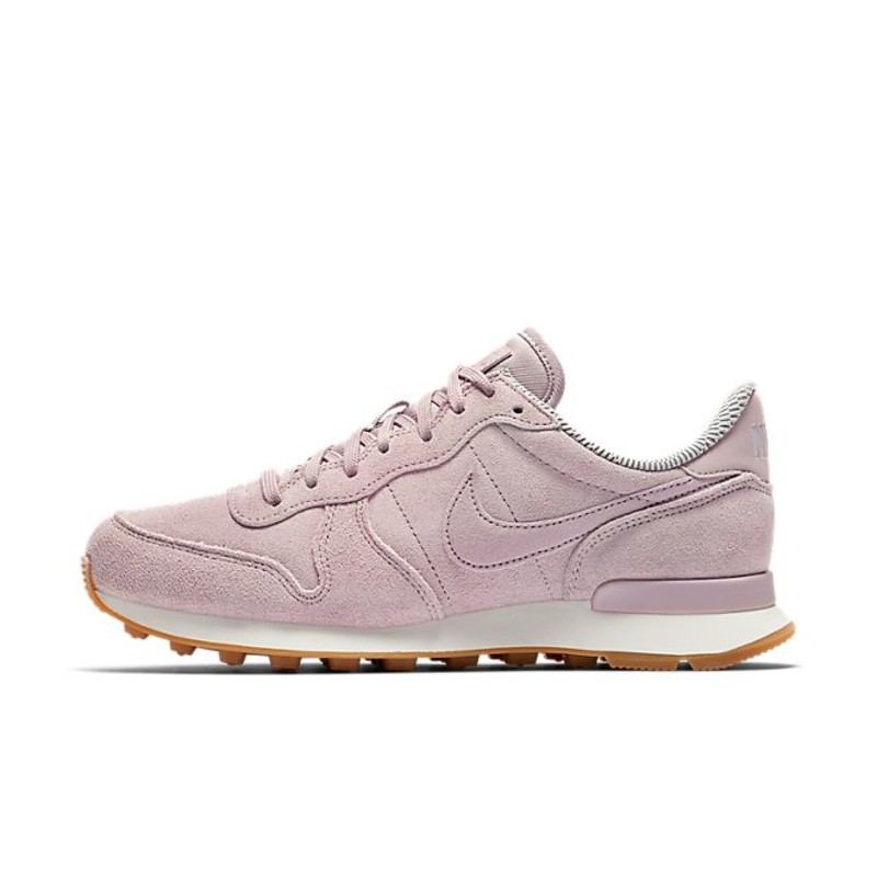 Nike internationalist hot sale pink