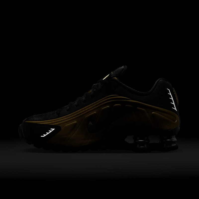 Nike Shox R4 "Black/Metallic Gold" | AR3565-005