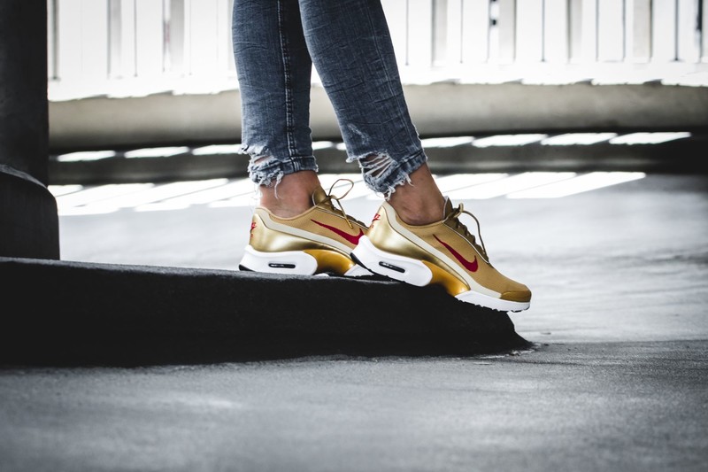 Nike Air Max Jewell QS Metallic Gold | 910313-700