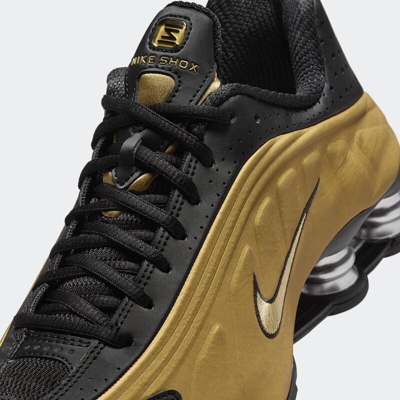 Nike Shox R4 "Black/Metallic Gold" | AR3565-005