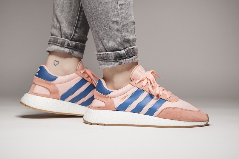 Adidas Iniki с джинсами