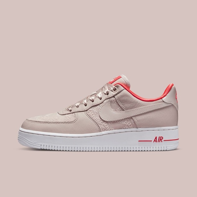 Wieso der neue Nike Air Force 1 an den „Rose Gold Silk“ von CLOT erinnert