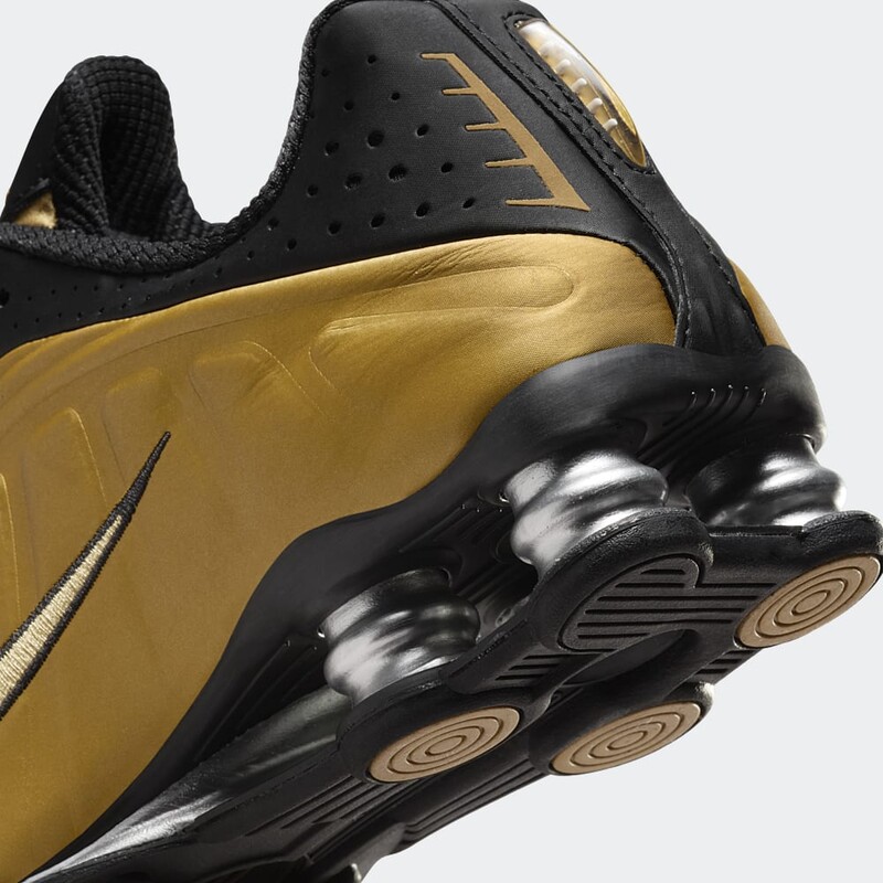 Nike Shox R4 "Black/Metallic Gold" | AR3565-005