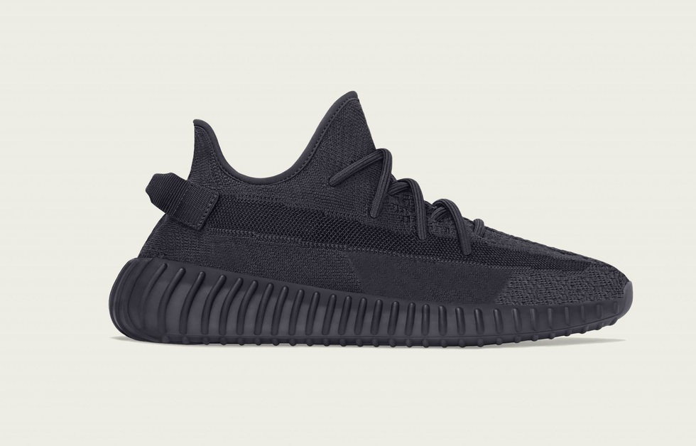 Bald erscheint ein ganz schwarzer adidas Yeezy Boost 350 V2