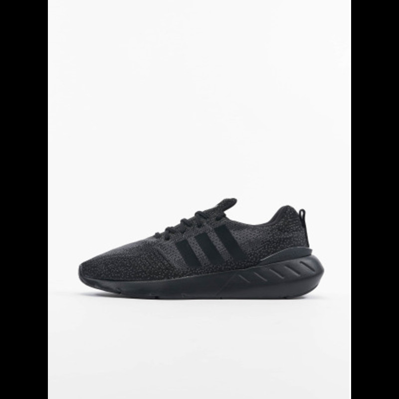 Swift run clearance triple black ราคา