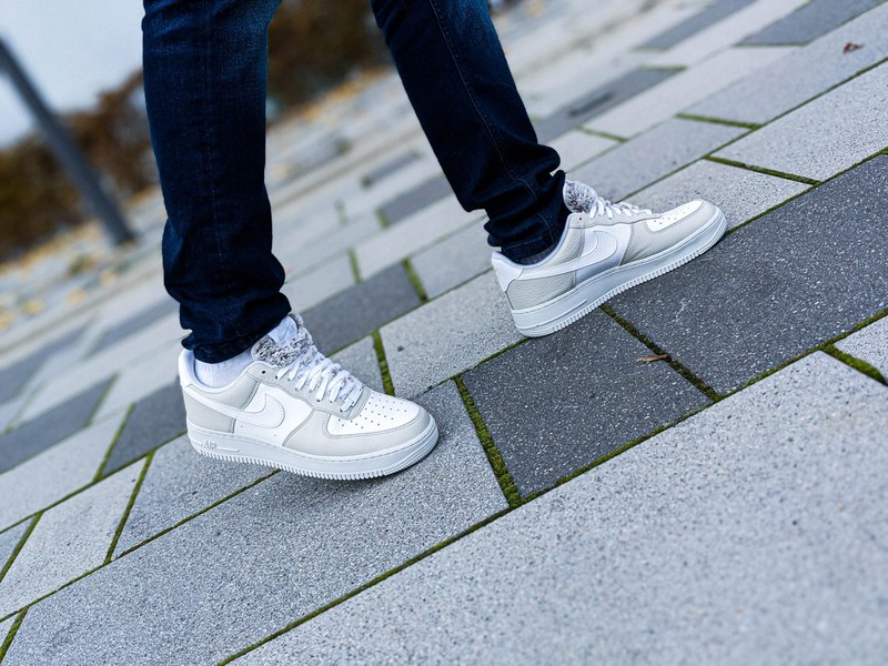 Nike Women's Air Force 1 '07 Light Bone/White-Photon Dust-Life