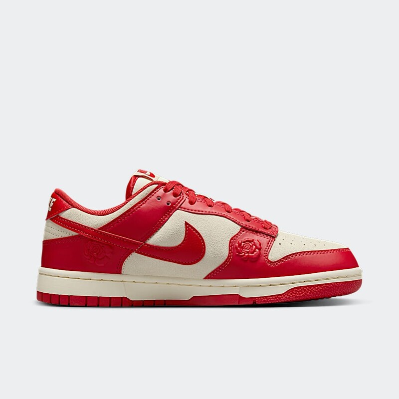 Nike Dunk Low "Red Roses" | HF1986-100