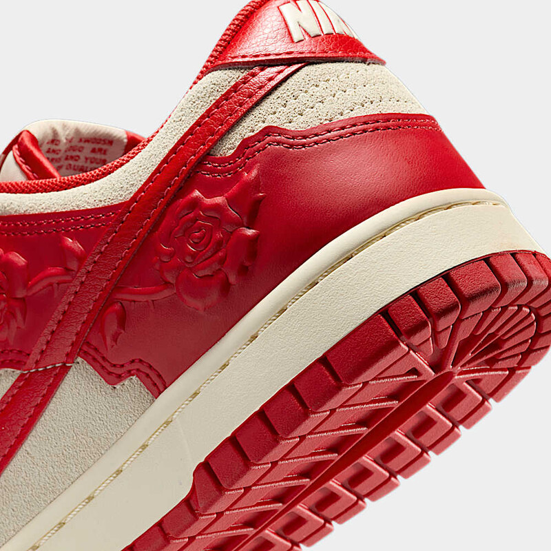 Nike Dunk Low "Red Roses" | HF1986-100