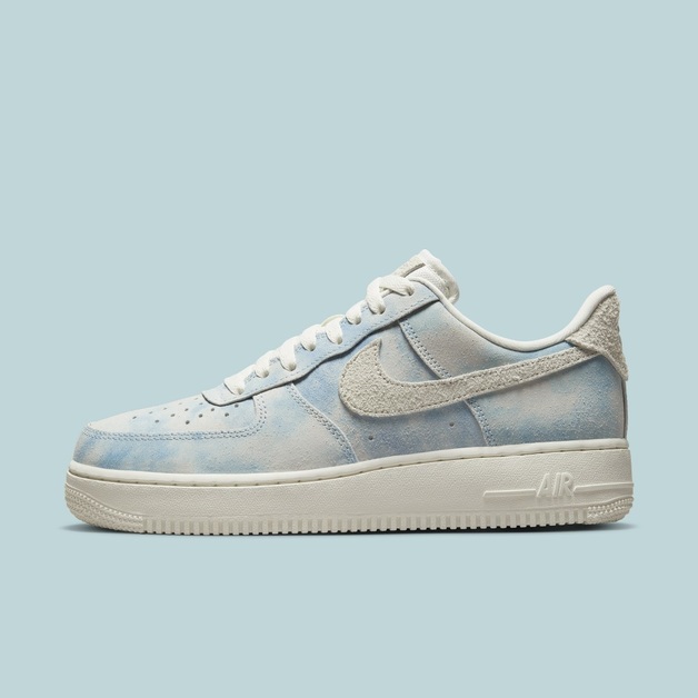 Wolkenähnlicher Nike Air Force 1 WMNS droppt bald