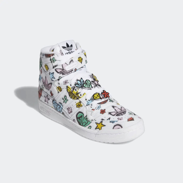 Graffiti zieren den Jeremy Scott x adidas Forum ’84 High und Low