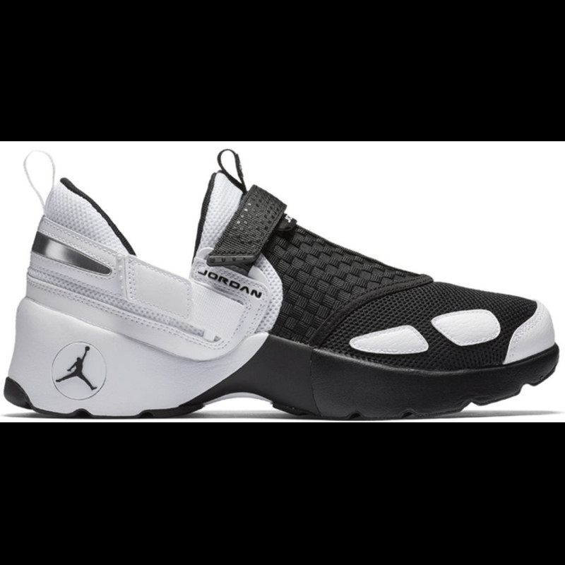 Jordan Trunner LX Black White | 897992-010