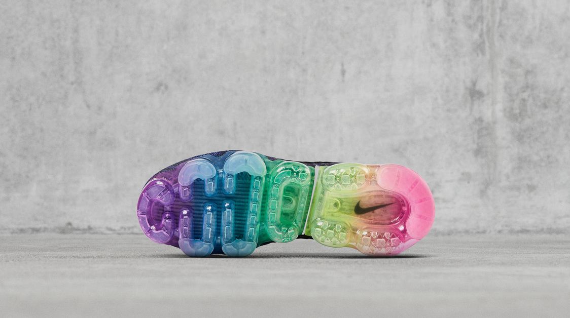 Nike Dip-Dyeing Färbeprozess für die Air-Sohlen