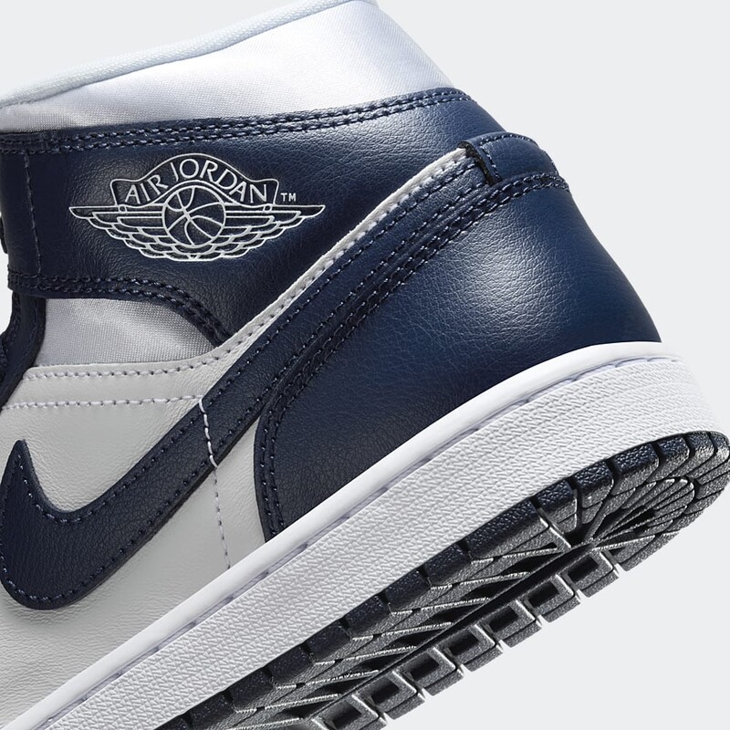 Air Jordan 1 Mid "Bling Navy" | FZ8777-044