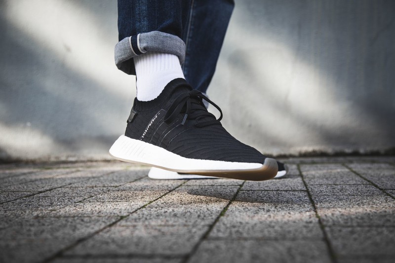 nmd r2 all black