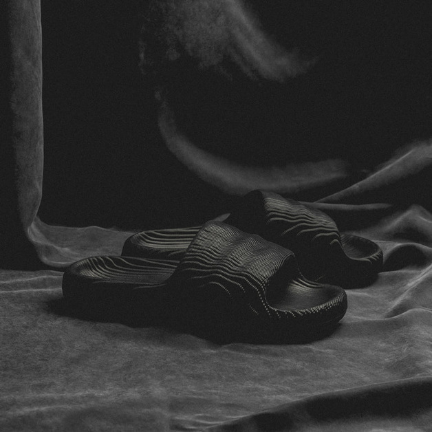 adidas Adilette 22: Über diesen Sneaker redet man in 2022