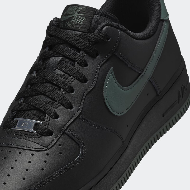 Black nikes with green swoosh on sale