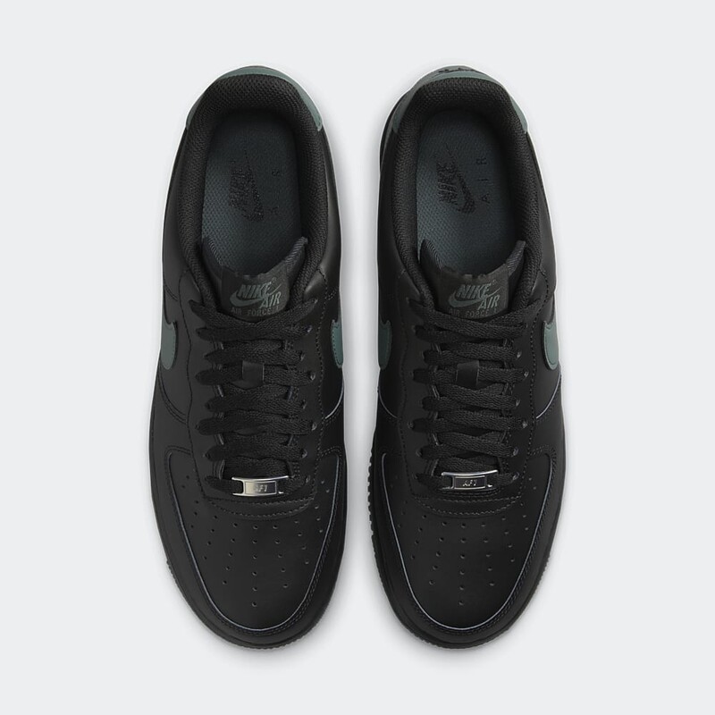 Black nikes with green swoosh online