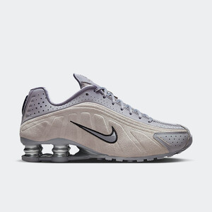 Nike Shox R4 "Cement Grey" | HQ7739-001