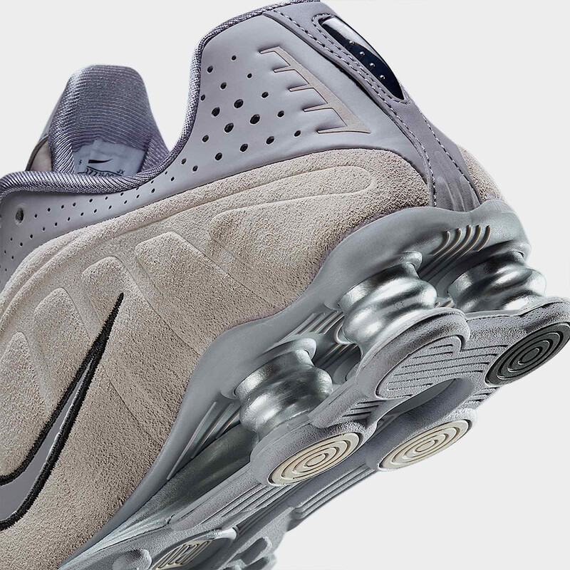 Nike Shox R4 "Cement Grey" | HQ7739-001