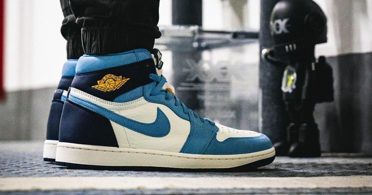 First Pictures of the Air Jordan 1 High OG "First in Flight"