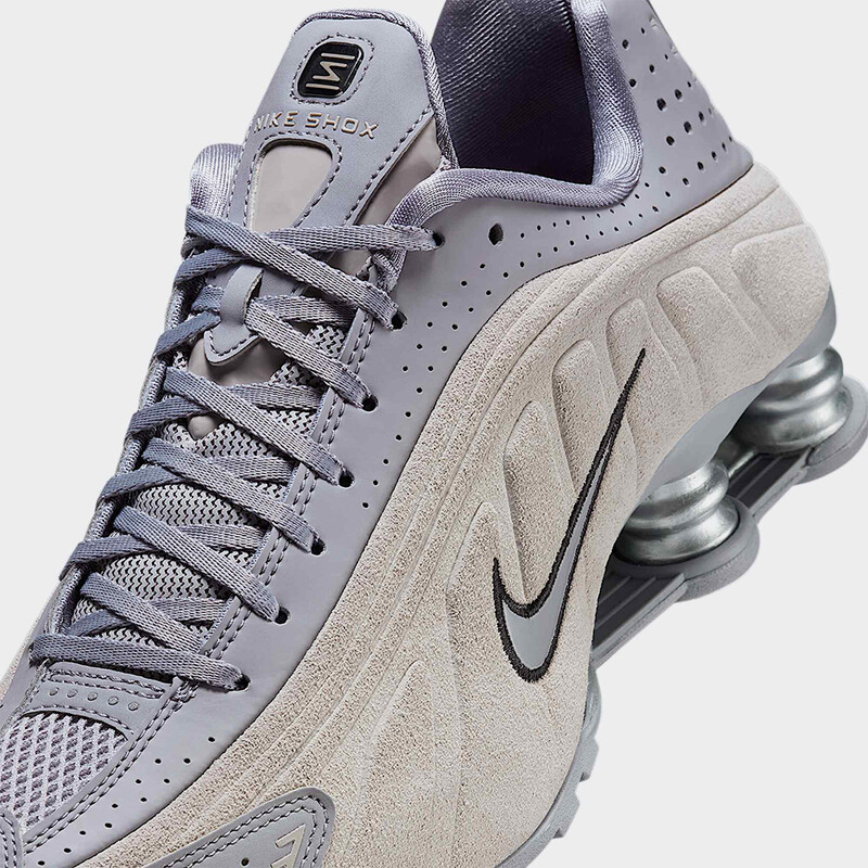 Nike Shox R4 "Cement Grey" | HQ7739-001