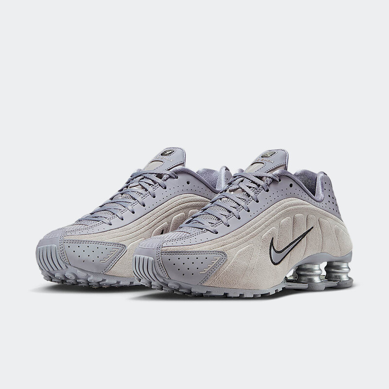 Nike Shox R4 "Cement Grey" | HQ7739-001