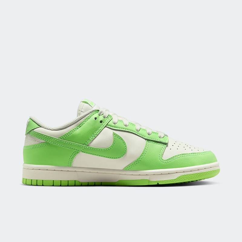 Nike Dunk Low "Green Strike" | HV0842-133