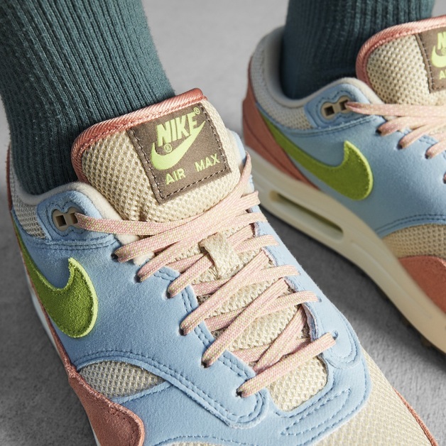 Frühlingshafte Farbtöne schmücken Nike’s neusten Air Max 1 „Light Madder Root“