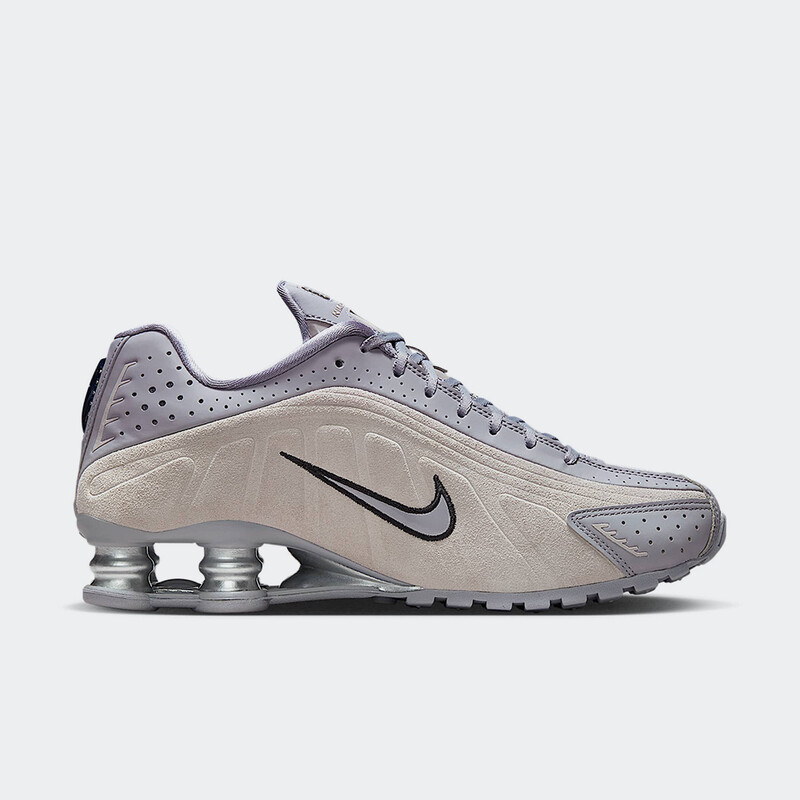 Nike Shox R4 "Cement Grey" | HQ7739-001